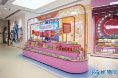 一个个包拆好的面包输